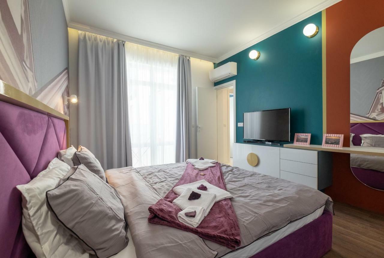 Vitosha Blvd 3-Bedroom, 2-Bathroom Lux Suite ソフィア エクステリア 写真